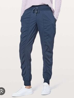lululemon athletica Women's Dance Studio Navy Joggers Size 2 - 27in Inseam